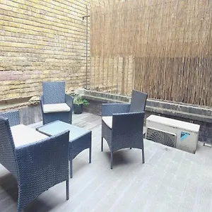 spacious-3-bed-flat-near-liverpool-street-spitalfields.brighton-hotels-england.com/
