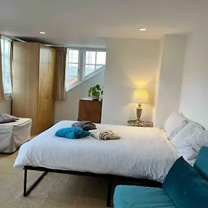 townhouse-tower-bridge-2-baths-free-parking.brighton-hotels-england.com/
