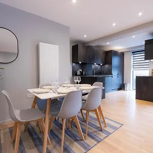 luxurious-apartments-hackney-near-train-station.brighton-hotels-england.com/