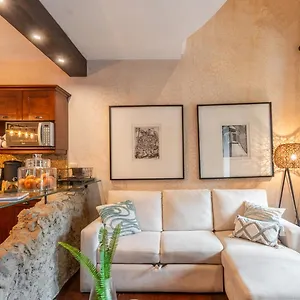 https://new-and-luxurious-apartment.guatemalaantiguahotels.com